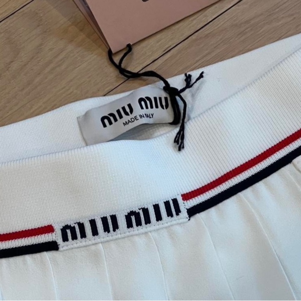 Miu Miu Tennis Skirt
S / IT 38
Brand New
RRP: £1299
#miumiu #tennisskirt - Picture 3 of 4
